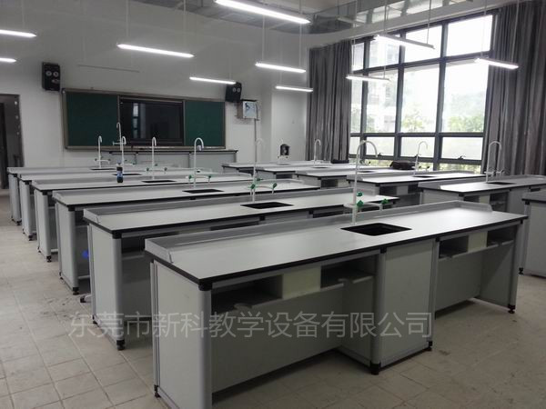 <a href='http://www.cjb148.com/chanpin/53-1.html' target='1' style='font-size:18px; font-weight:bold; color:#000000;'>科學(xué)實(shí)驗(yàn)室</a>設(shè)備