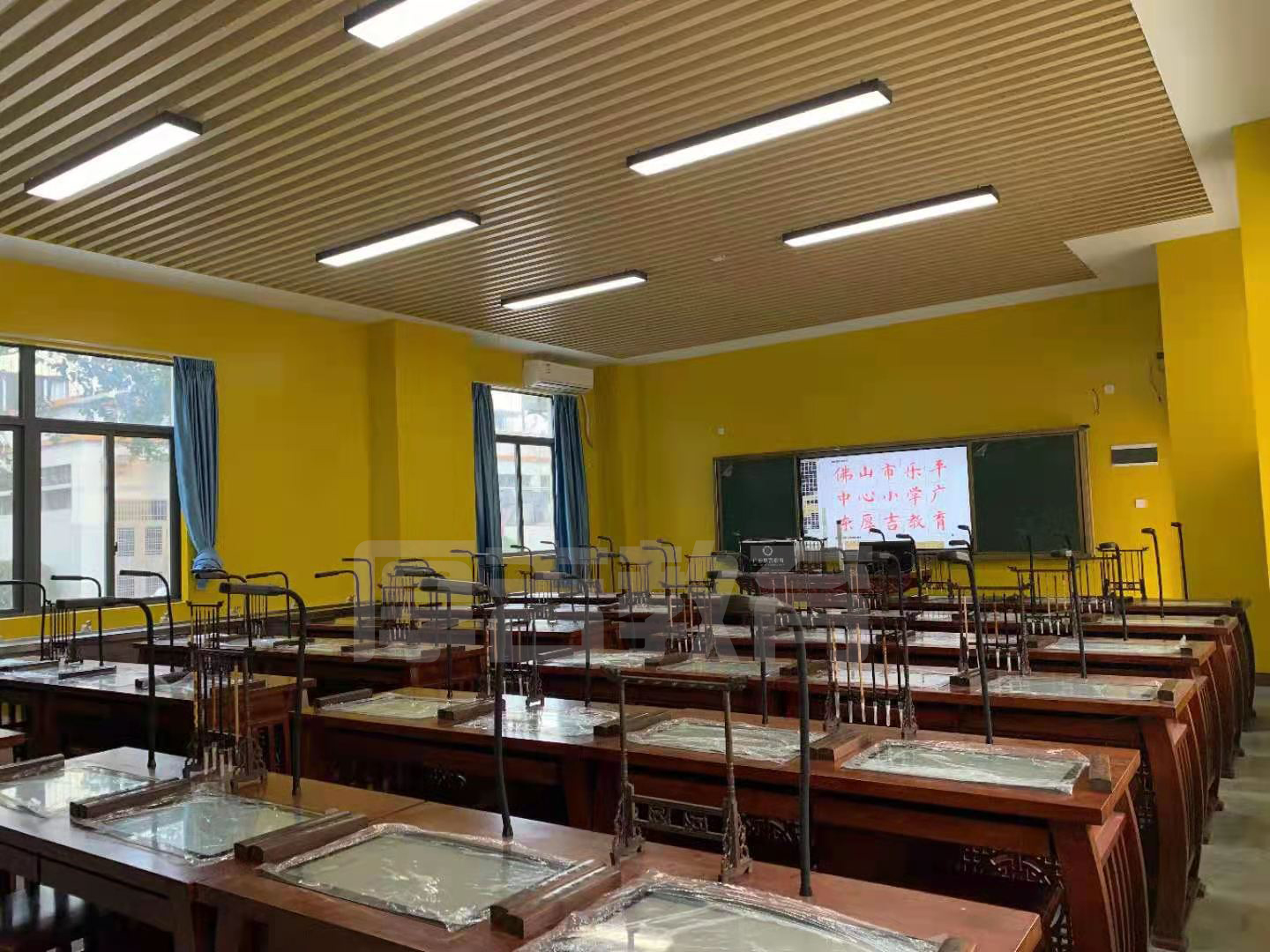 智慧<a href='http://www.cjb148.com/chanpin/57-1.html' target='1' style='font-size:18px; font-weight:bold; color:#000000;'>書法室</a>