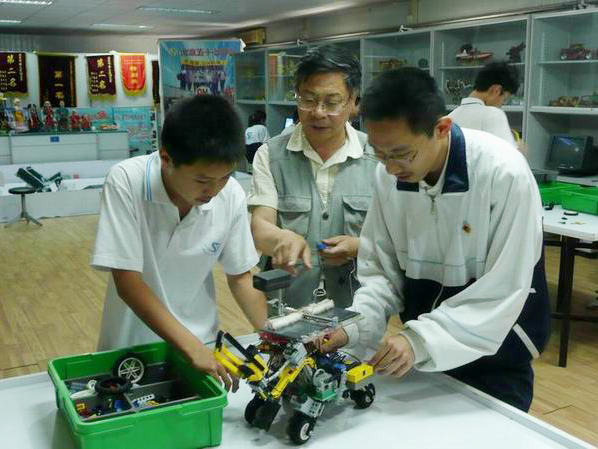 <a href='http://www.cjb148.com/chanpin/60-1.html' target='1' style='font-size:18px; font-weight:bold; color:#000000;'>機器人功能室</a>