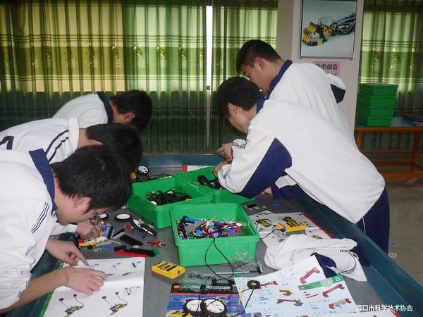 <a href='http://www.cjb148.com/chanpin/60-1.html' target='1' style='font-size:18px; font-weight:bold; color:#000000;'>機器人功能室</a>2